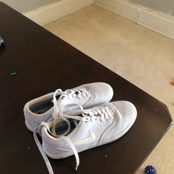 Nike - Picture 3 of 3